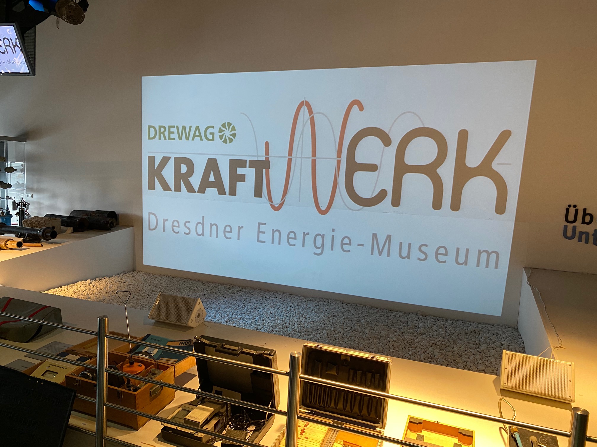 Logo Dresdner Energie-Museum auf Leinwand